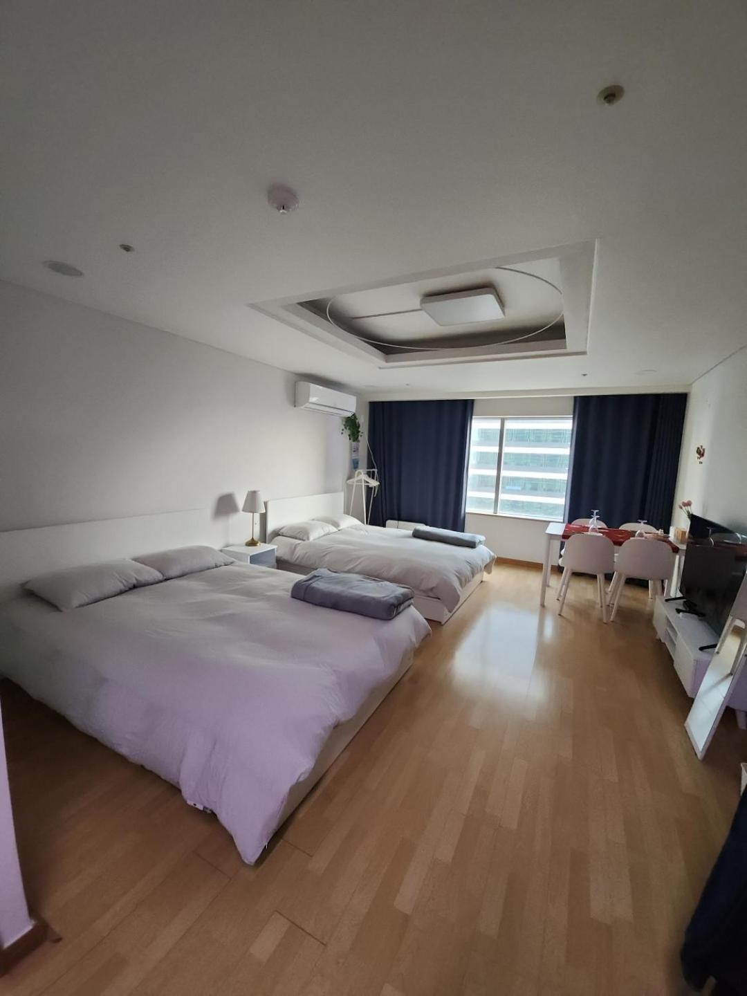 Hongdae Cleanhouse Seul